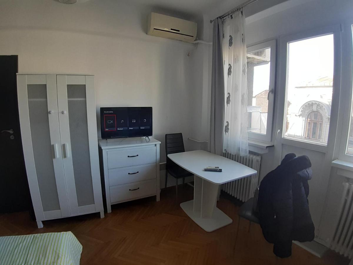Апартаменти Best Apartament In Center Бухарест Номер фото