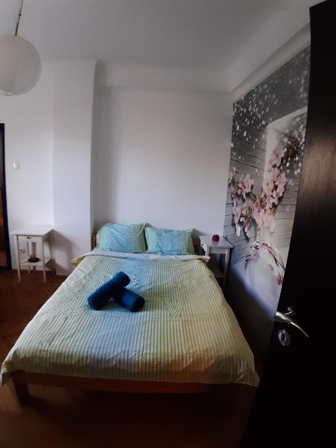 Апартаменти Best Apartament In Center Бухарест Номер фото